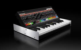 Synthétiseur Roland JUPITER-08 avec son clavier 25 touches